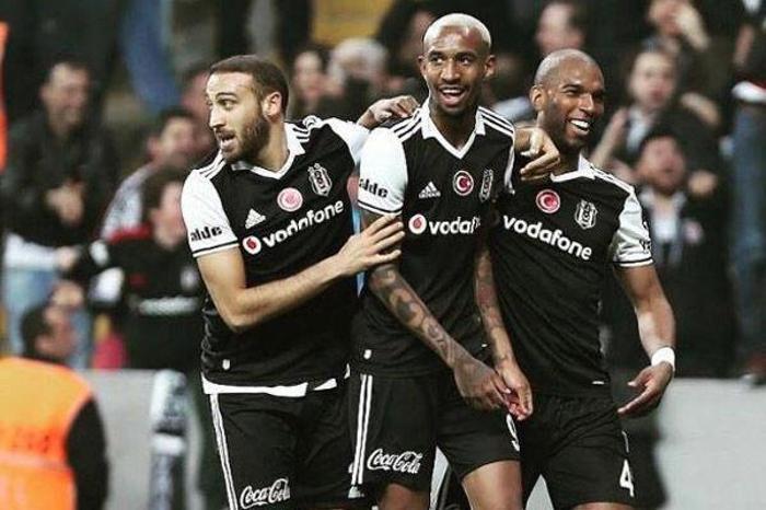 Futbolcuların sosyal medya paylaşımları 20 Şubat Pazartesi