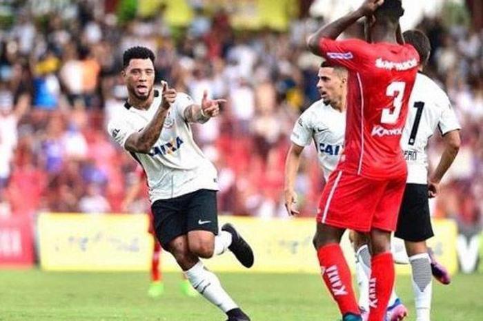 Futbolcuların sosyal medya paylaşımları 20 Şubat Pazartesi