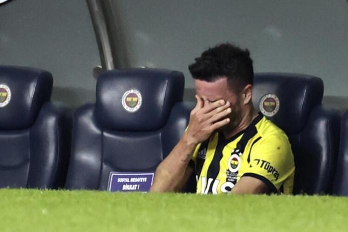 Son dakika - Fenerbahçede ayrılık ve emeklilik kararı...