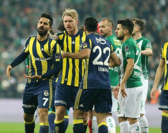 Fenerbahçeli futbolcular duvarları yumrukladı