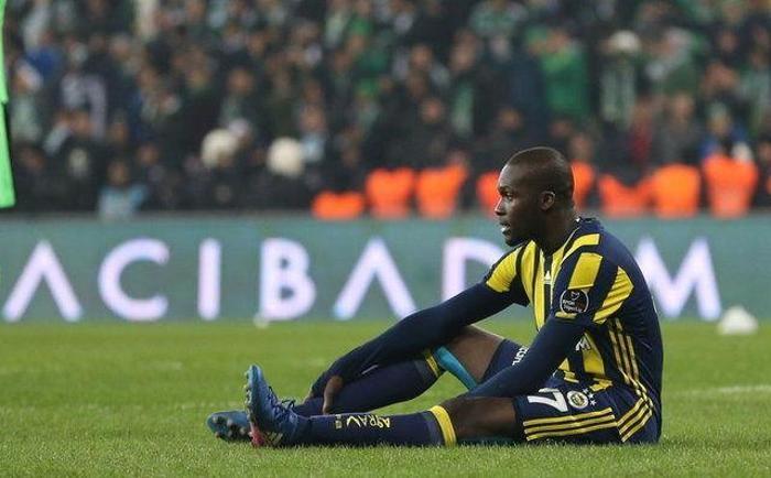 Fenerbahçeli futbolcular duvarları yumrukladı
