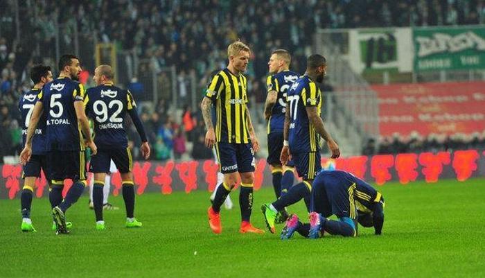 Fenerbahçeli futbolcular duvarları yumrukladı