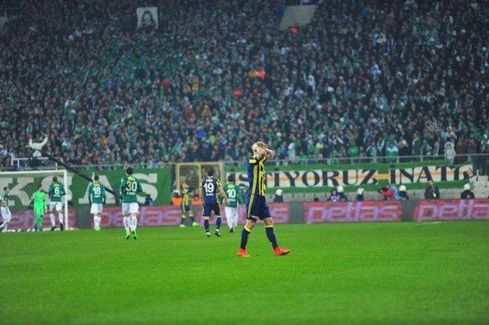 Fenerbahçeli futbolcular duvarları yumrukladı