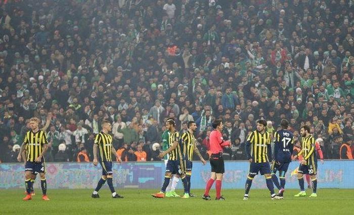 Fenerbahçeli futbolcular duvarları yumrukladı