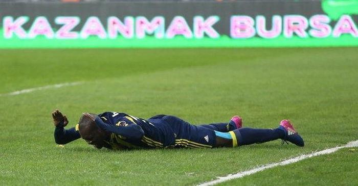 Fenerbahçeli futbolcular duvarları yumrukladı