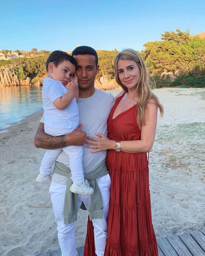 Thiago Alcantaranın eşi Julia Vigas, transferi engellemeye çalışmış
