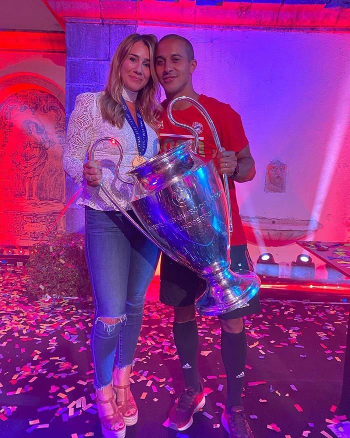 Thiago Alcantaranın eşi Julia Vigas, transferi engellemeye çalışmış