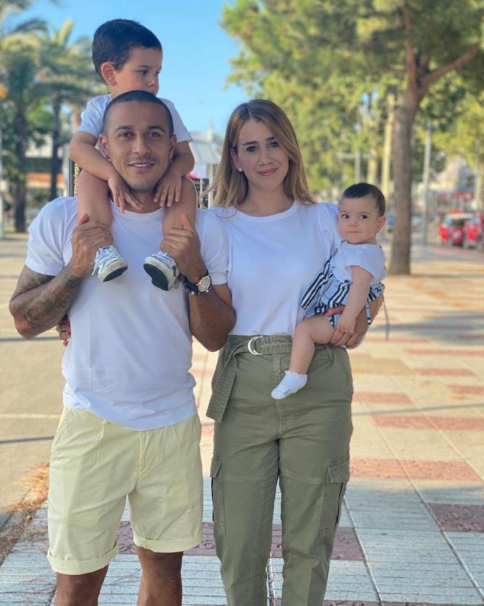 Thiago Alcantaranın eşi Julia Vigas, transferi engellemeye çalışmış