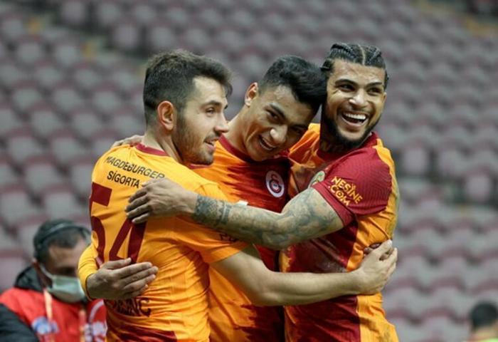 Galatasaraylı Mostafa Mohamedden sürpriz adım 2 dev kulüp peşinde