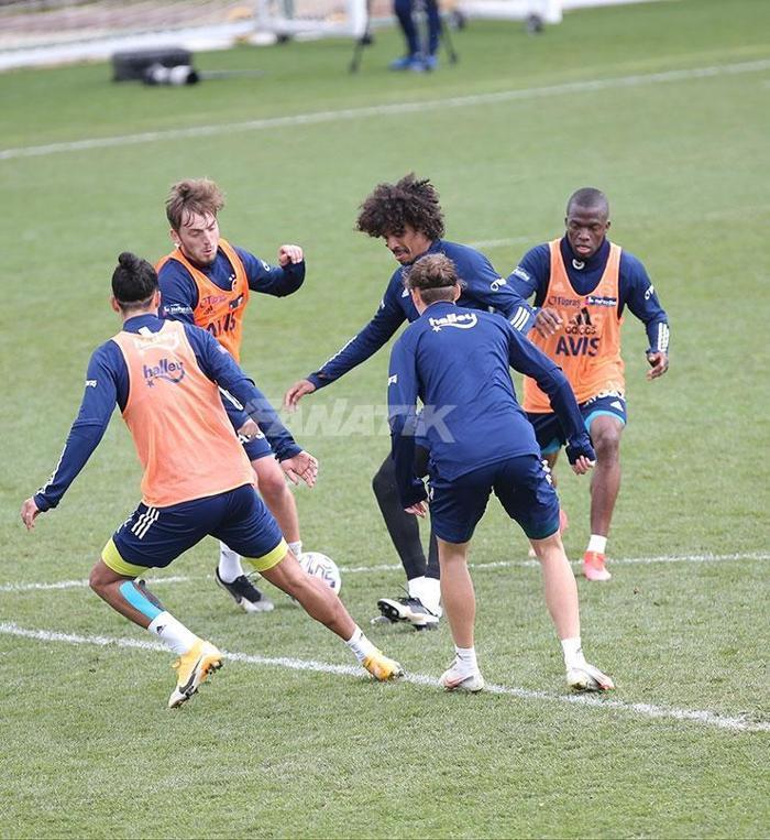 Fenerbahçe idmanında Emre Belözoğlu rüzgarı