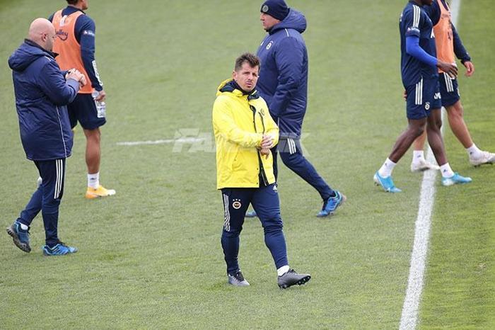Fenerbahçe idmanında Emre Belözoğlu rüzgarı