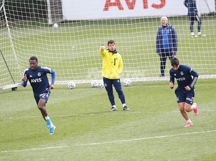 Fenerbahçe idmanında Emre Belözoğlu rüzgarı