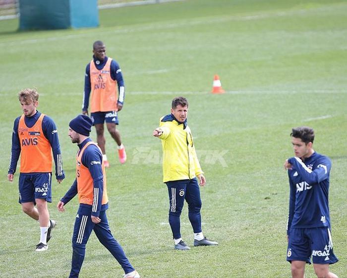 Fenerbahçe idmanında Emre Belözoğlu rüzgarı