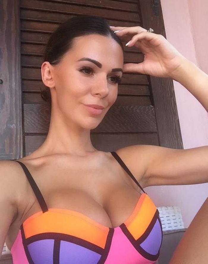 Dzemailinin eşi Erjona soyunma odası sırlarını ortaya dökecek