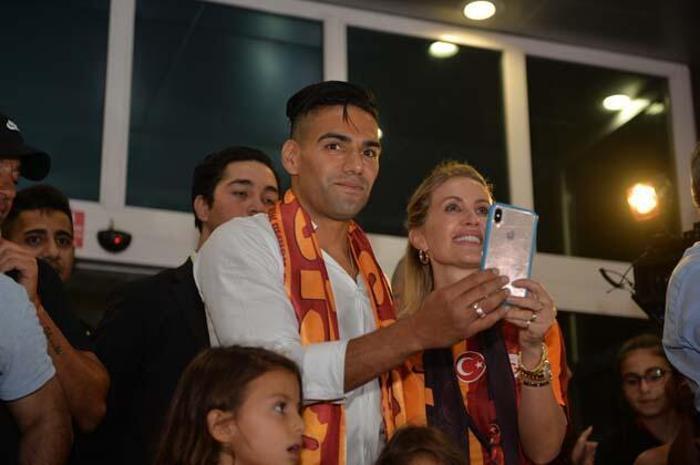 İşte Galatasarayın kasasından çıkacak oyuncu maaşları...