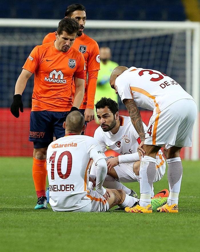 Galatasarayda takımın yarısı değişiyor