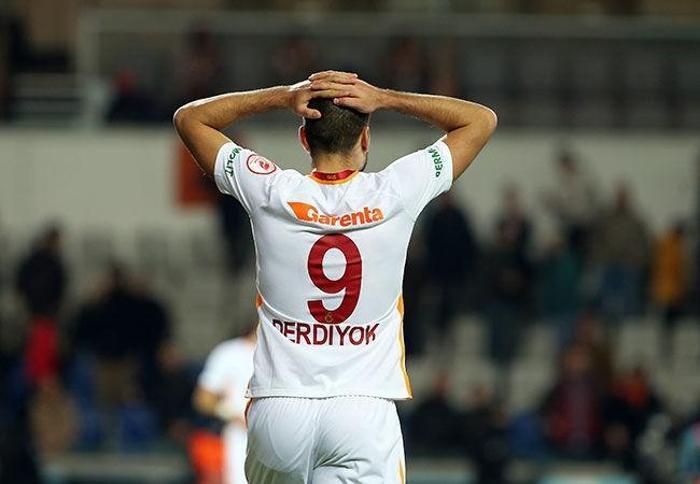 Galatasarayda takımın yarısı değişiyor