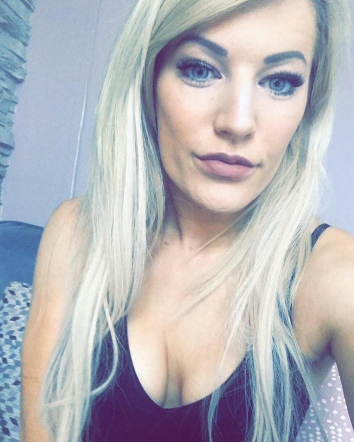 Dünya şampiyonu Elise Christie, kurye oldu