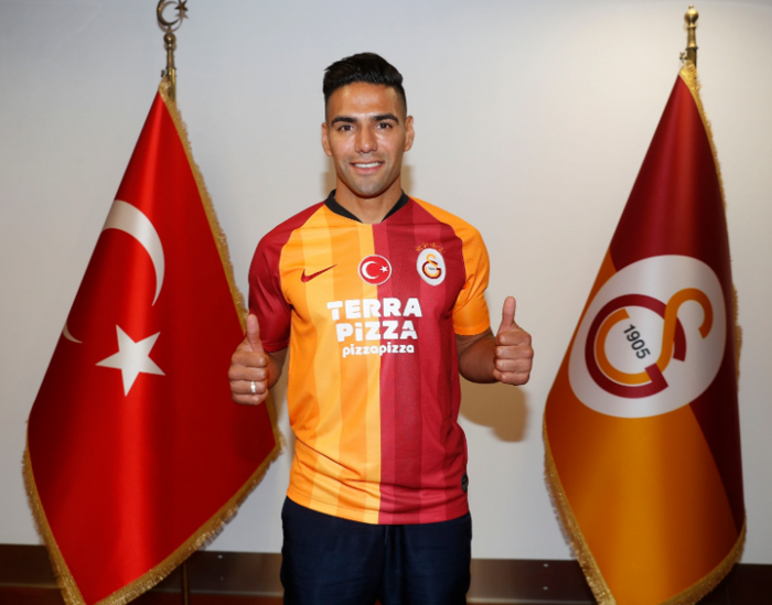 Galatasarayın yeni transferi Falcao böyle poz verdi İşte o fotoğraflar...