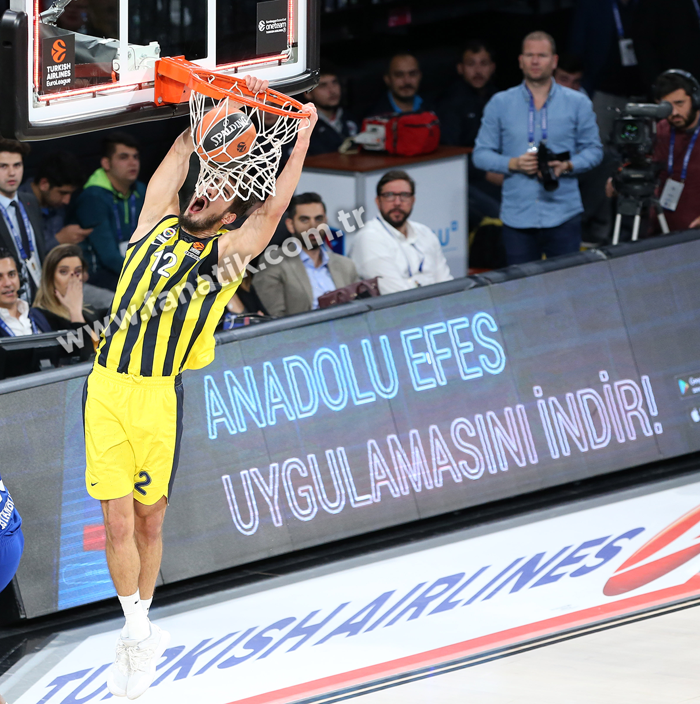 EuroLeaguede Türk derbisi heyecanı yaşandı