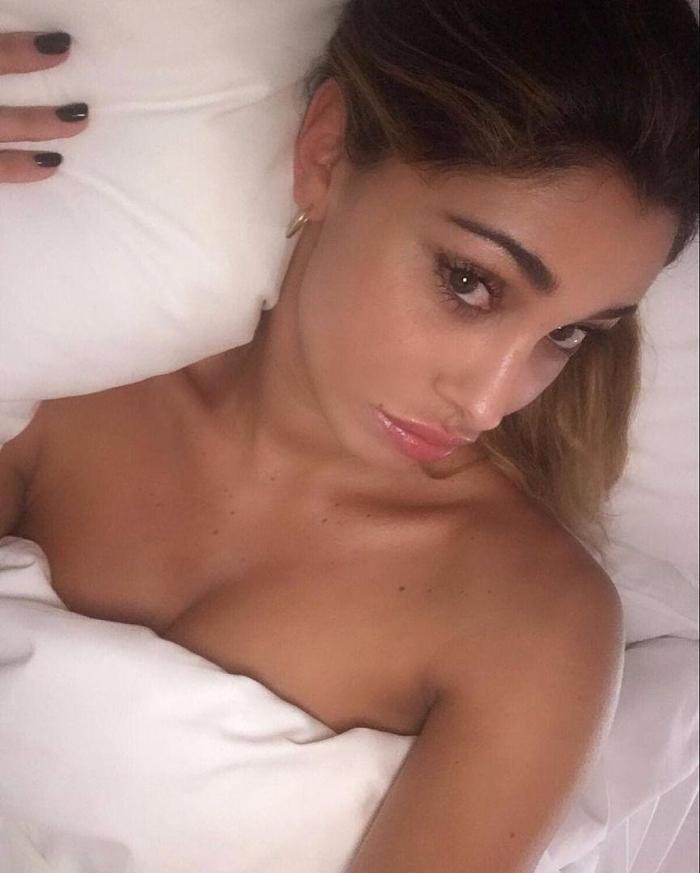 Belen Rodriguez kendini sahillere attı