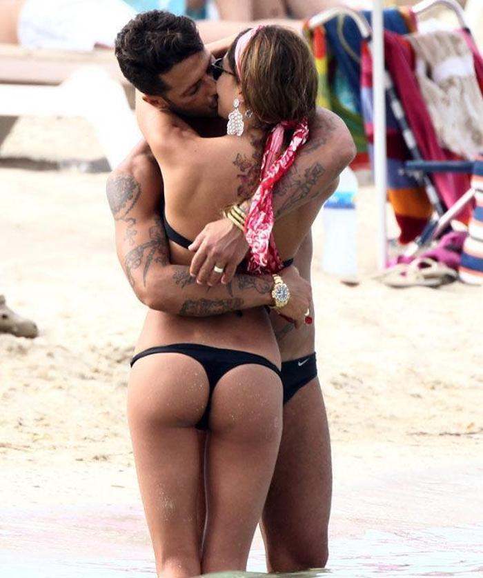 Belen Rodriguez kendini sahillere attı