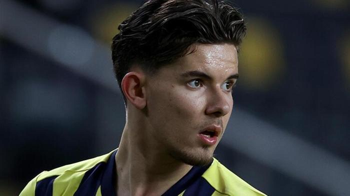 Fenerbahçede ayrılık krizi Genç yıldız kararını verdi...
