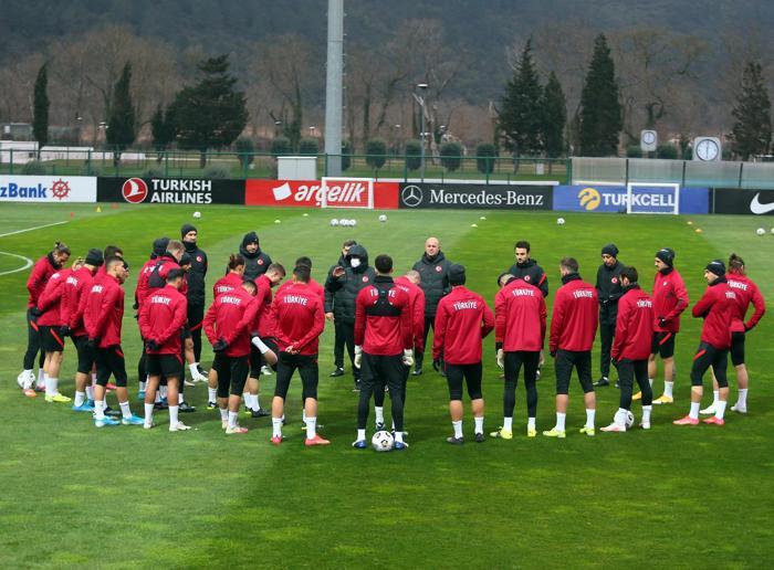 Şenol Güneş kararını verdi Kaleyi kim koruyacak Türkiye - Hollanda muhtemel 11...
