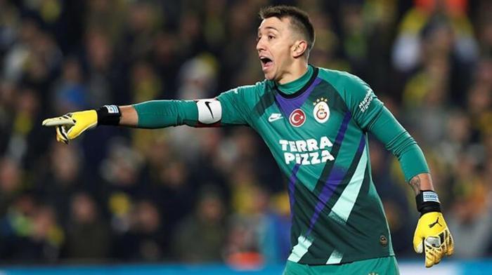 Galatasarayda son dakika Muslera gelişmesi Görüşmeler başladı...