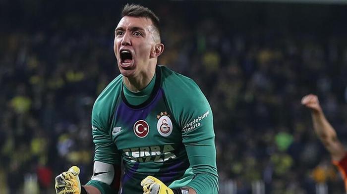 Galatasarayda son dakika Muslera gelişmesi Görüşmeler başladı...