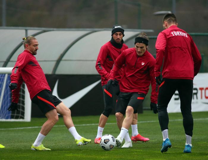 Şenol Güneş kararını verdi Kaleyi kim koruyacak Türkiye - Hollanda muhtemel 11...