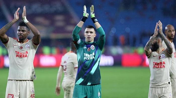 Galatasarayda son dakika Muslera gelişmesi Görüşmeler başladı...