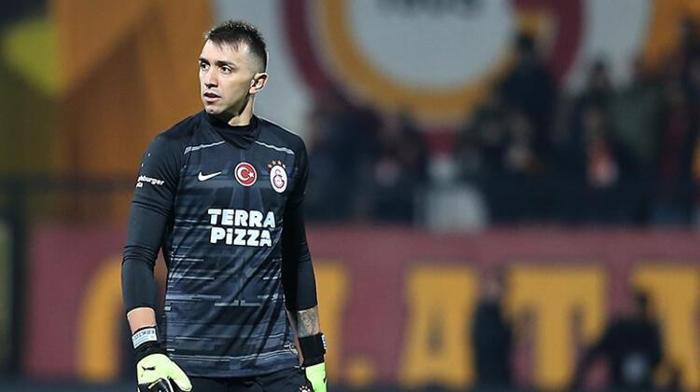Galatasarayda son dakika Muslera gelişmesi Görüşmeler başladı...