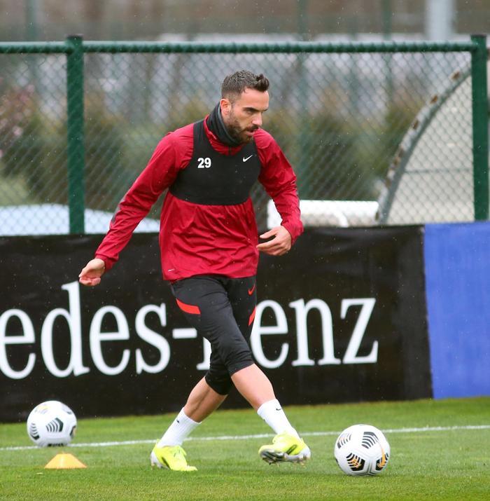 Şenol Güneş kararını verdi Kaleyi kim koruyacak Türkiye - Hollanda muhtemel 11...