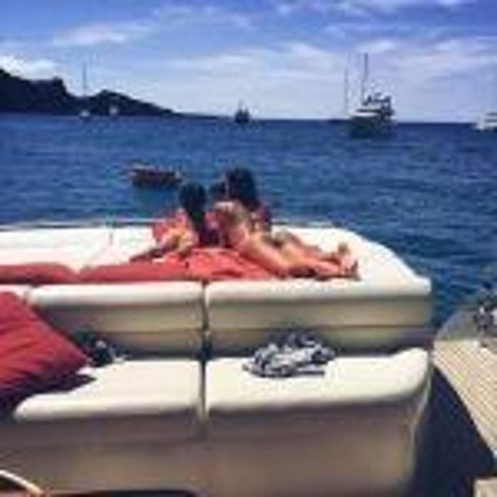 Belen Rodriguez kendini sahillere attı