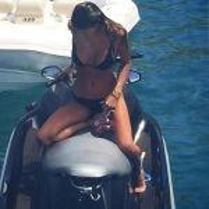 Belen Rodriguez kendini sahillere attı