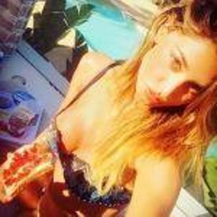 Belen Rodriguez kendini sahillere attı