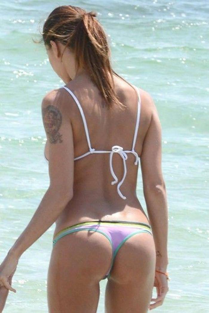 Belen Rodriguez kendini sahillere attı