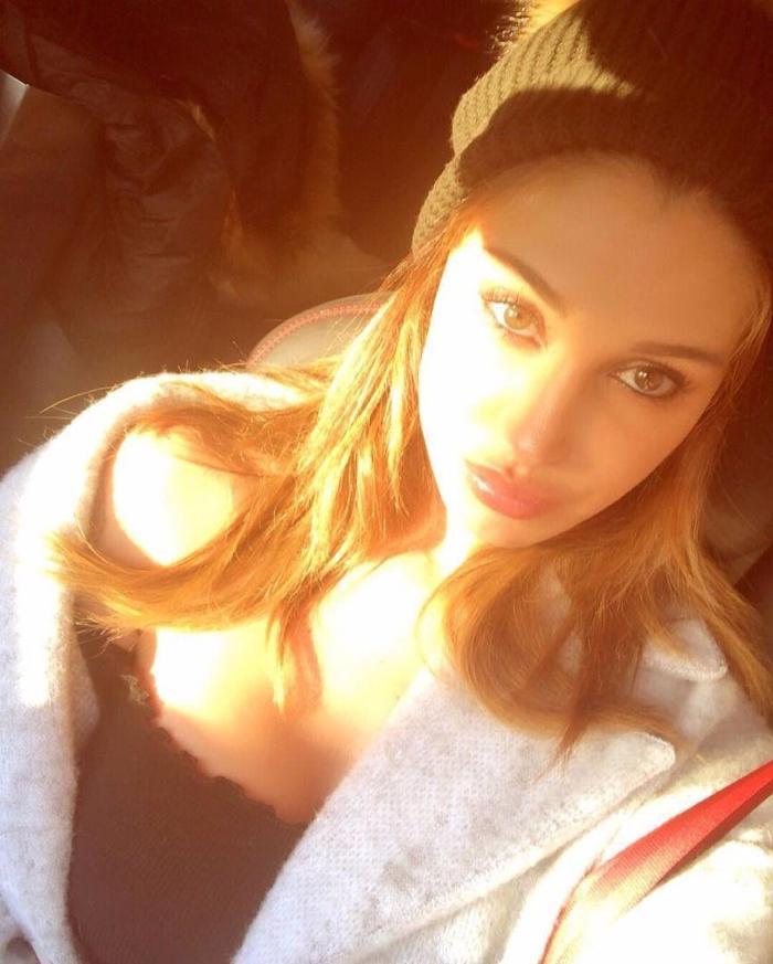 Belen Rodriguez kendini sahillere attı