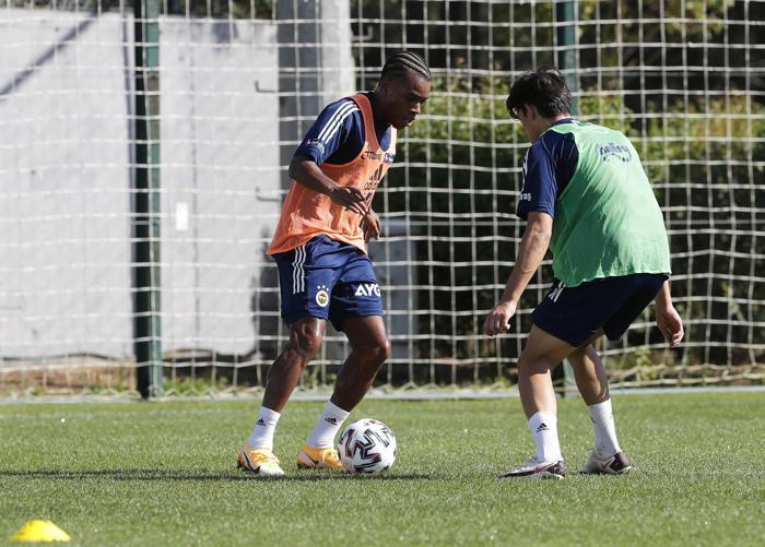 Fenerbahçede Göztepe hazırlıkları sürüyor Serdar Aziz idmana katılmadı