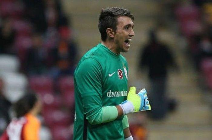 Muslera bombası