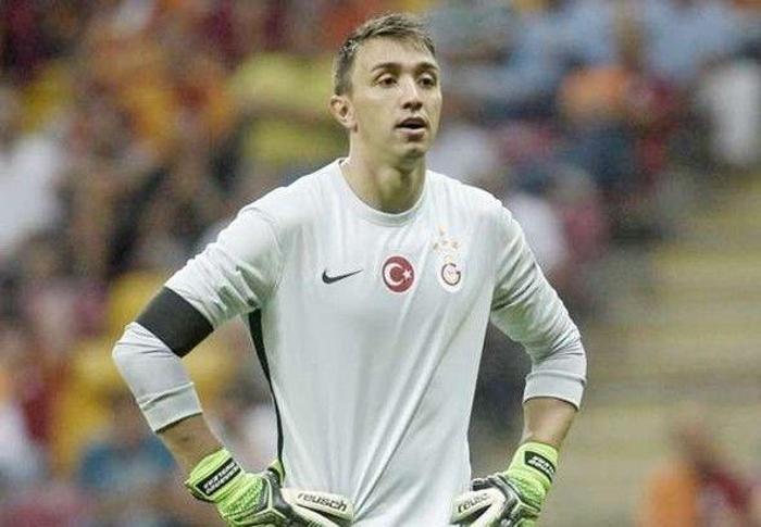 Muslera bombası