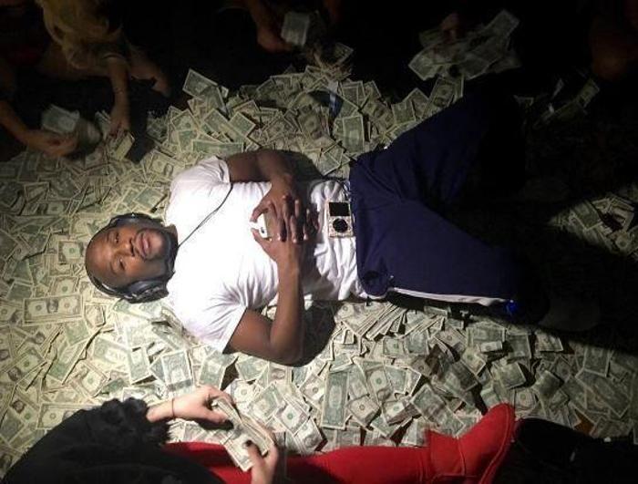 Floyd Mayweather 5 maçta 284322 dolar kazandı