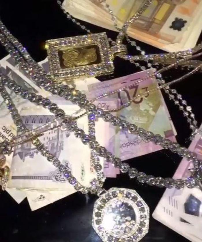 Floyd Mayweather 5 maçta 284322 dolar kazandı