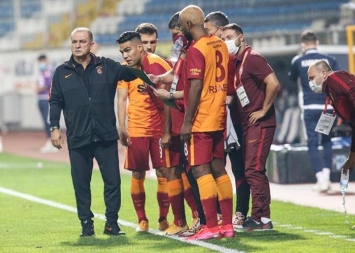 Galatasarayda dev operasyon Tam 6 isimle yollar ayrılacak