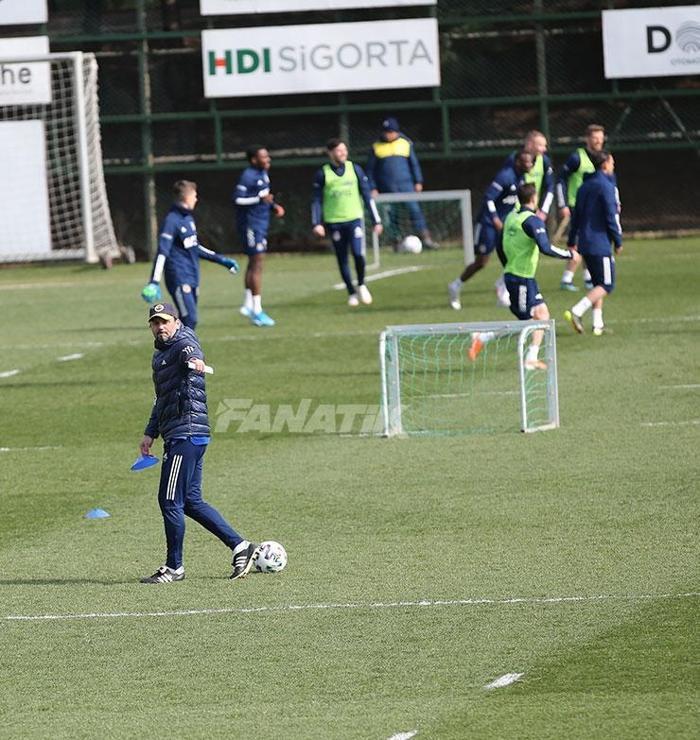 Fenerbahçe haberi: Derbi öncesi Erol Bulut-Ozan Tufan görüşmesi