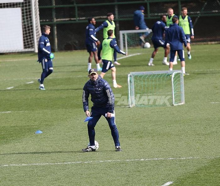 Fenerbahçe haberi: Derbi öncesi Erol Bulut-Ozan Tufan görüşmesi