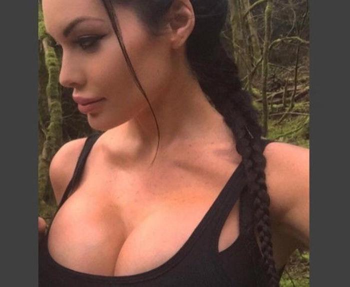 En seksi hayran, Angelina Jolienin ikizi