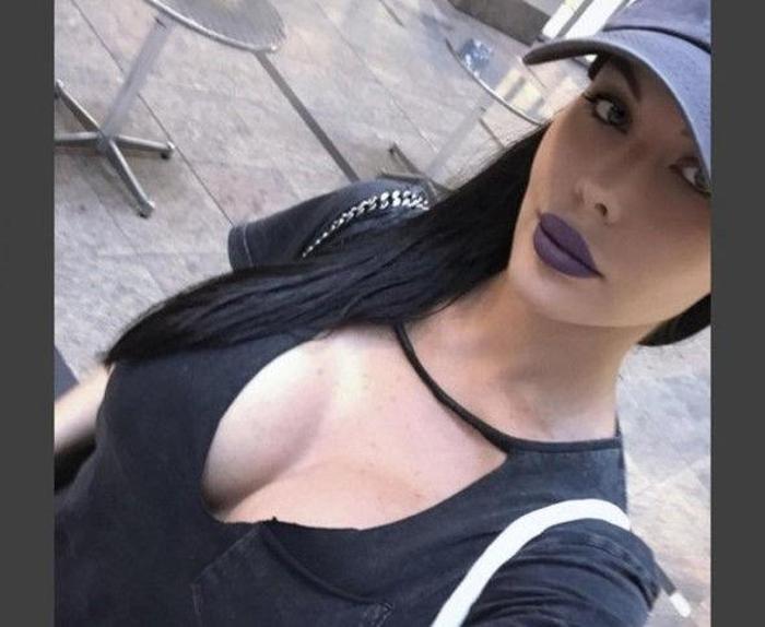 En seksi hayran, Angelina Jolienin ikizi