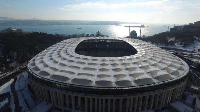 Vodafone Arenanın çatısı karla doldu